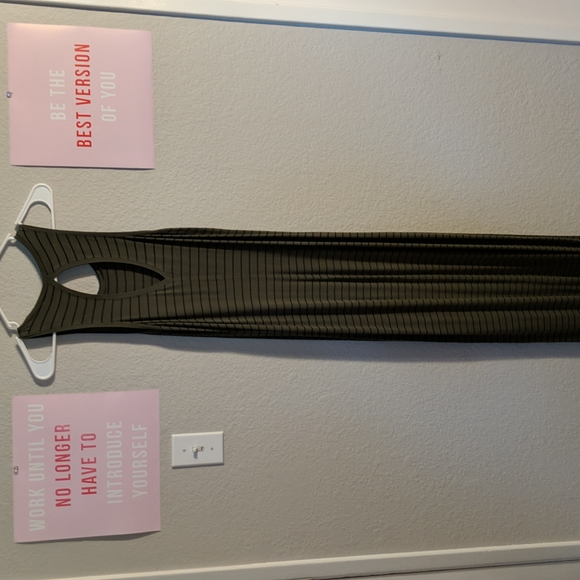 Express Maxi dress with high thigh slit - Picture 3 of 3